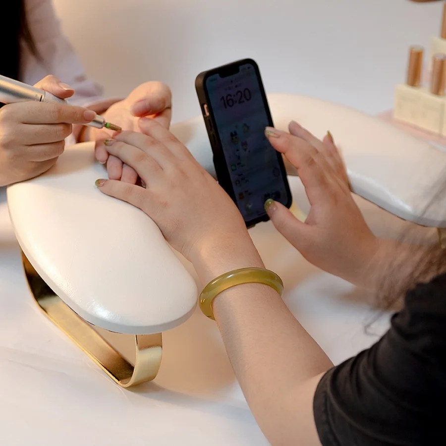 Professional Phone Holder and Nail Artist's Special Armrest: U-Shaped Nail Art Hand Rest, Non-Slip Nail Pillow, Suitable for Nail Salons and Home Studios, Is the Perfect Gift for Nail Artists, Beginners, and Salon Owners