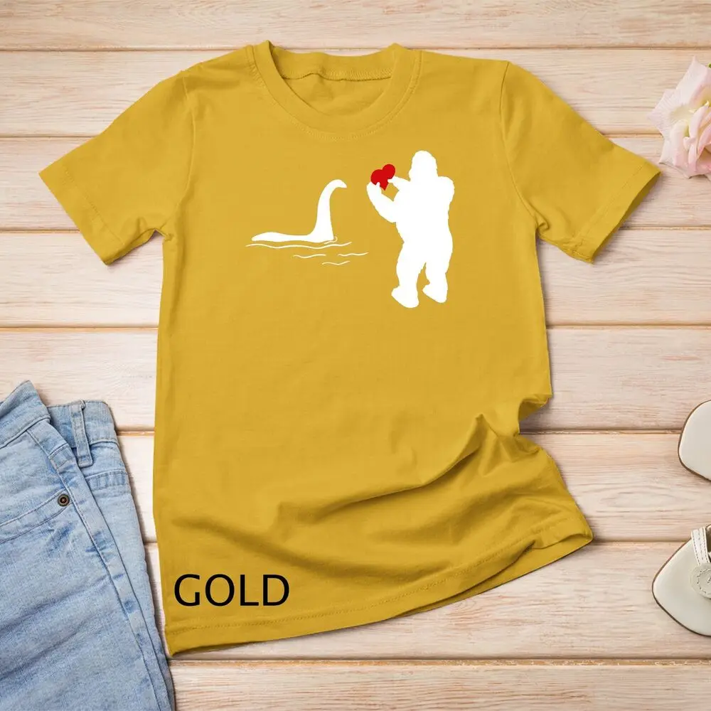 Bigfoot and Nessie Love - Valentines Day T-Shirt Unisex T-shirt