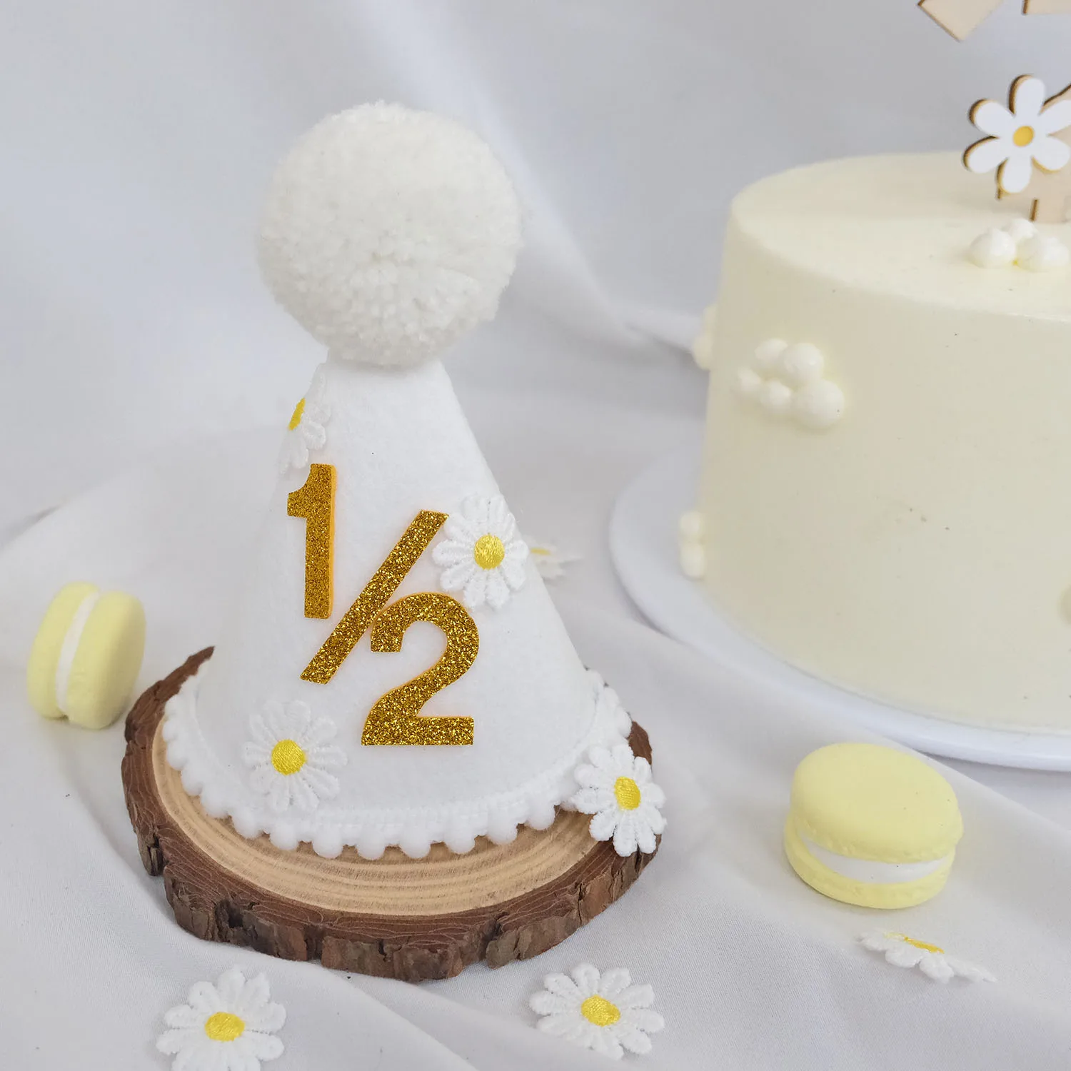 Gänseblümchen-Themen-Dekorationen für die 6. Geburtstagsfeier, Hochstuhl-Banner, Kränze, Gänseblümchen-Kegelmützen, Geburtstagstorten-Dekorationen – Detail 5