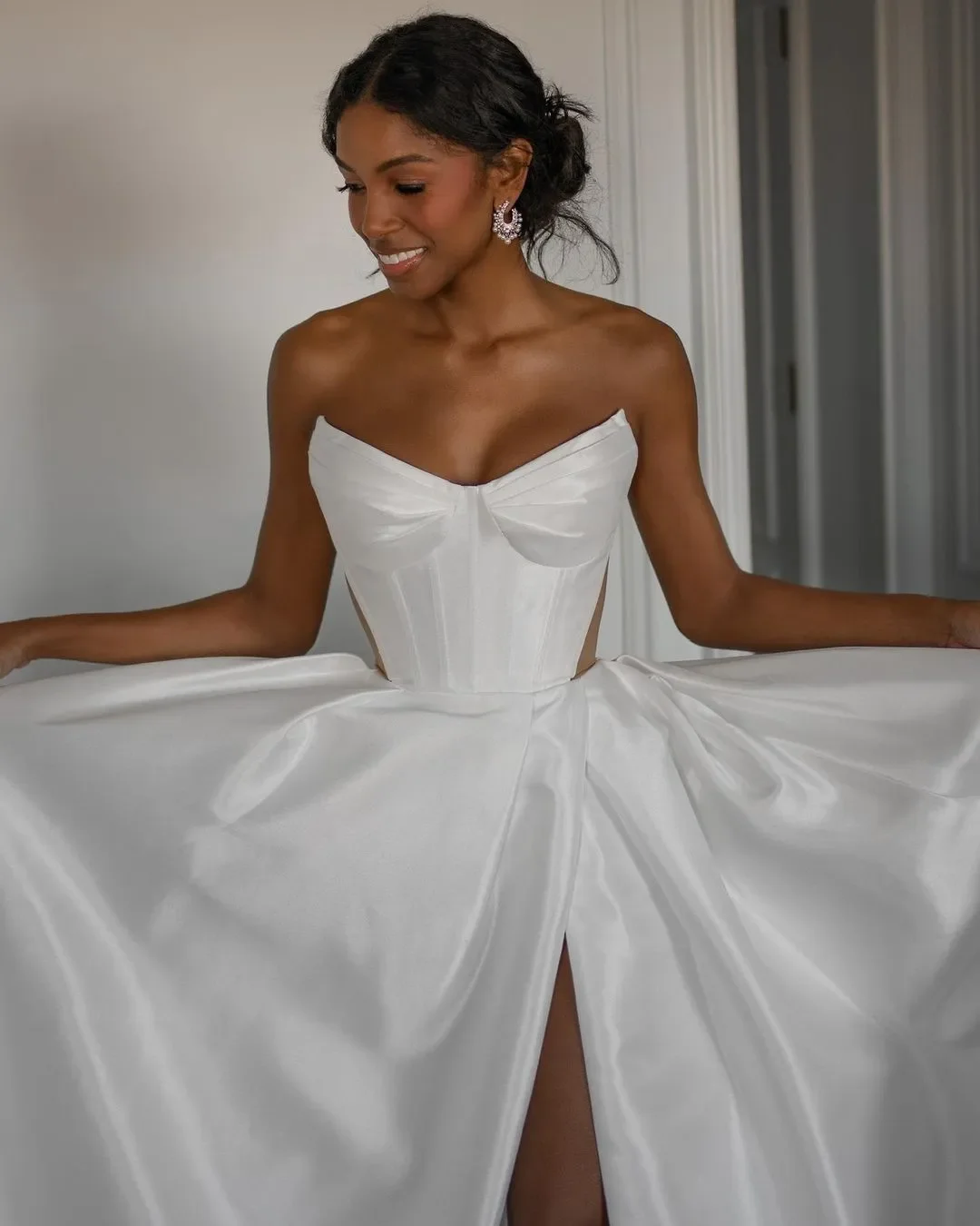 Vestidos de casamento sem alças para mulheres, vestidos de noiva sexy, fenda na coxa, elegante, corpo ósseo, querida