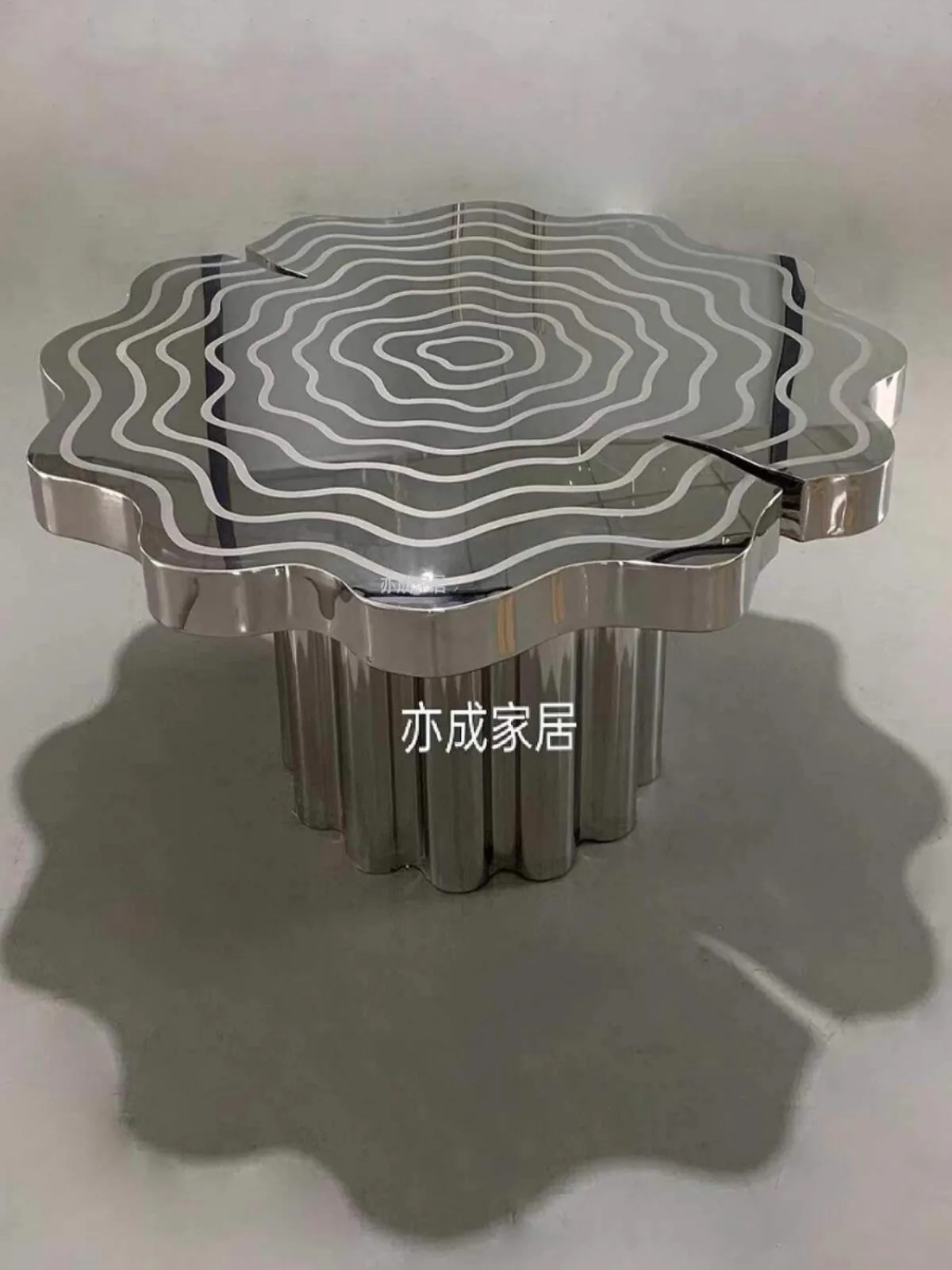 

Современный светлый роскошный креативный чайный столик из нержавеющей стали, продвинутая гостиная, вилла, зал, уникальный дизайн, чайный столик, приставной столик