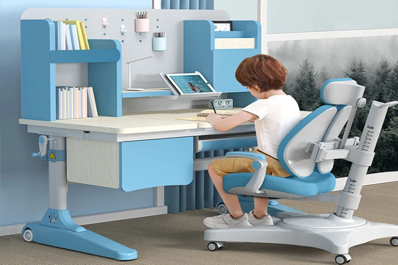 Conjunto de cadeiras e eleváveis domésticos simples e modernos de madeira maciça