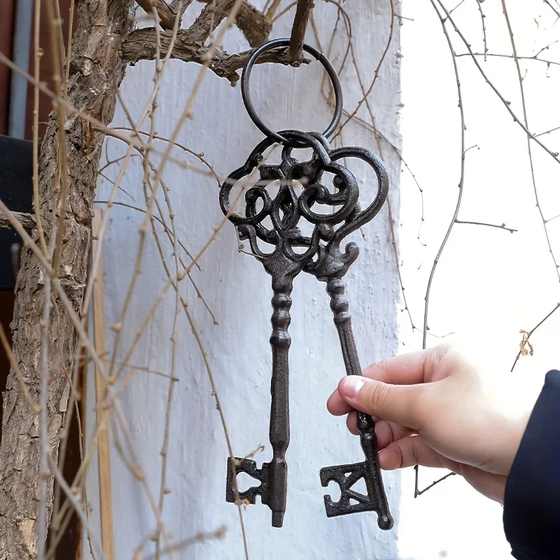 1pc Vintage Cast Iron Keychain Wall Decor Keychain Garden Decor Gift for Holidays Haloween Photography Prop Art Outdoor Statues
