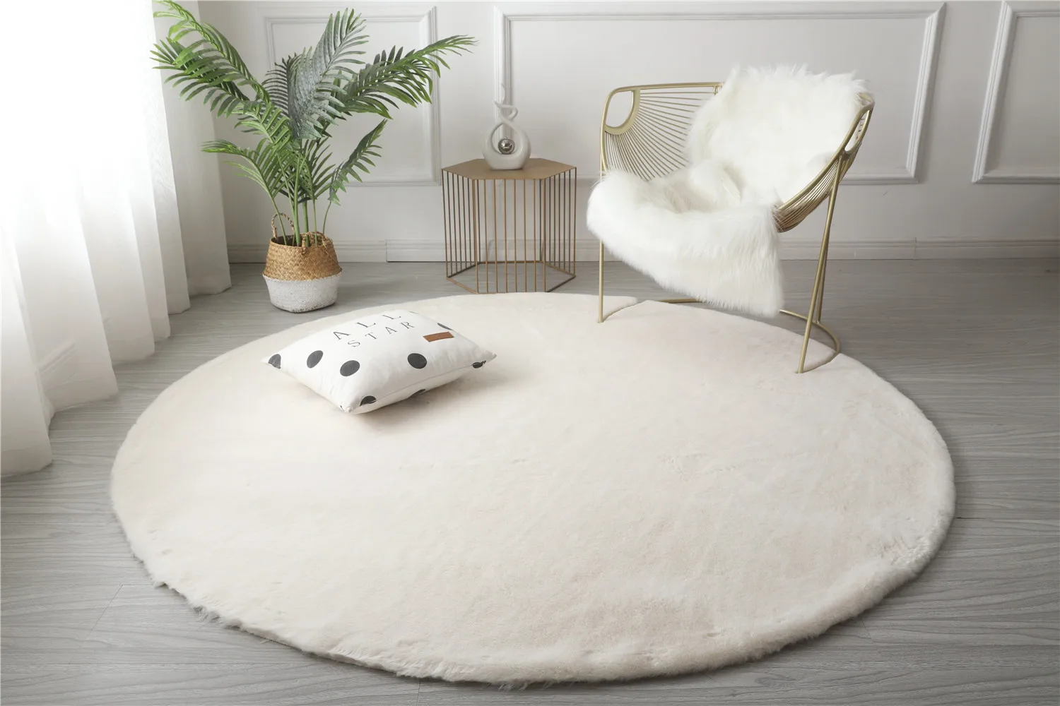 Ultra Soft Round Faux Fur Area Rug for Room Fluffy Plush Circle Rug Shaggy Circular Rug Floor Carpet Mat for Baby Nursery Room