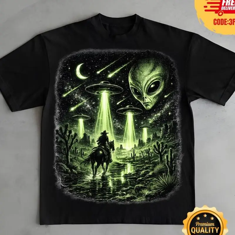 Alien UFO 90s Graphic Pyramid Vintage Sci-Fi Extraterrestrial T-Shirt