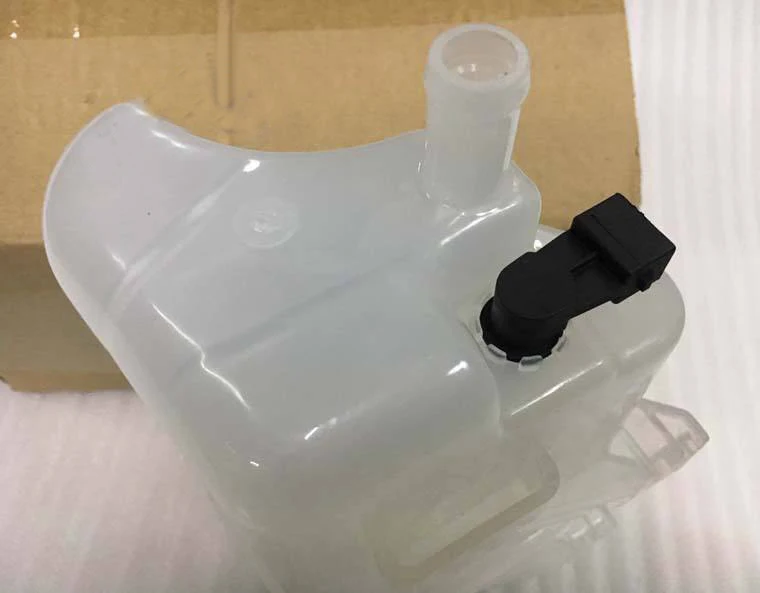 Coolant reservoir tank with water lever sensor For Chinese SAIC ROEWE 550 750 MG6 1.8T Auto car motor parts 10002366 / 10003818