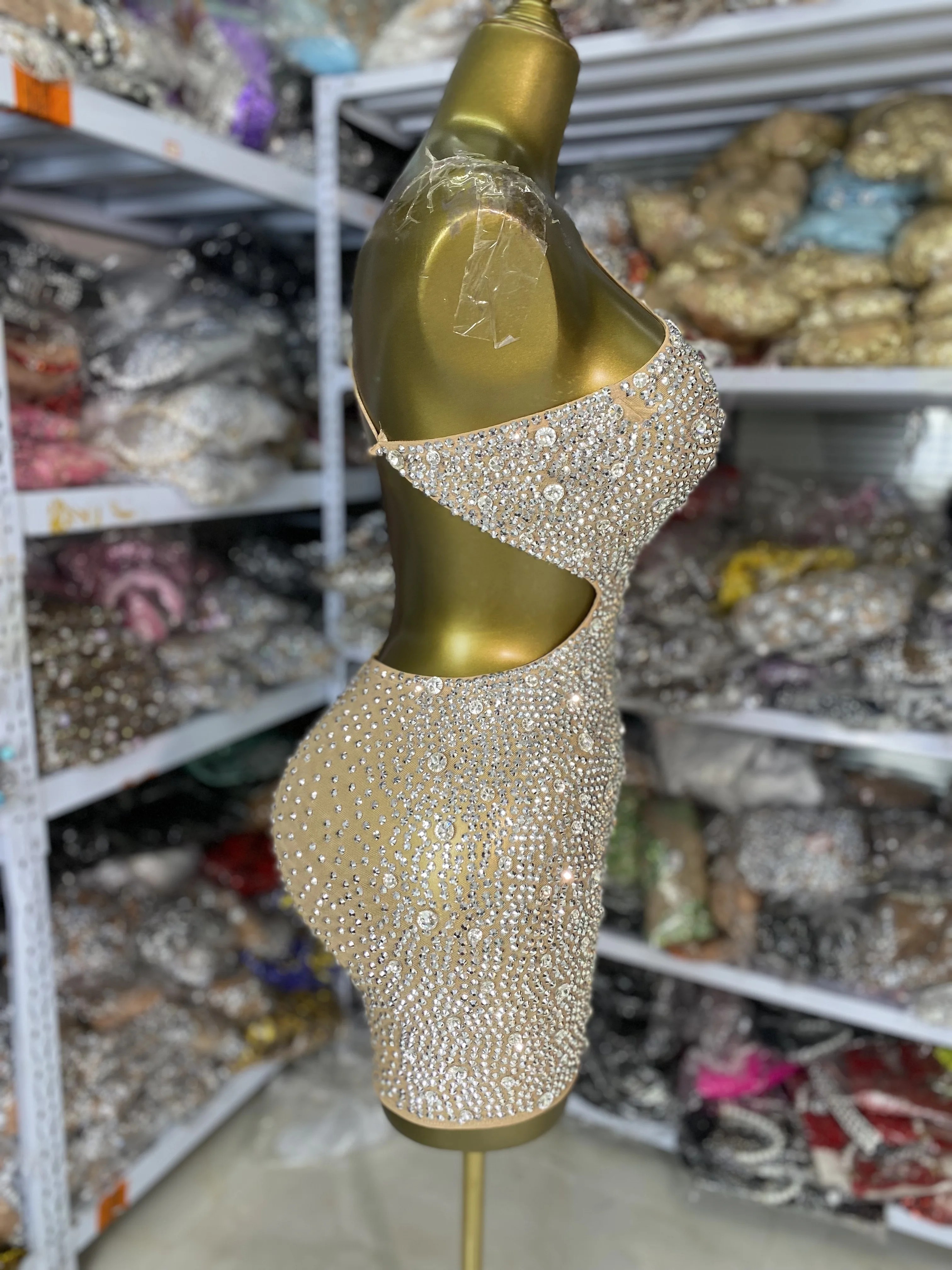 Minivestido Sexy transparente con recortes de malla y diamantes de imitación brillantes para mujer, vestido transparente para fiesta y Club nocturno, trajes de escenario para DJ Gogo