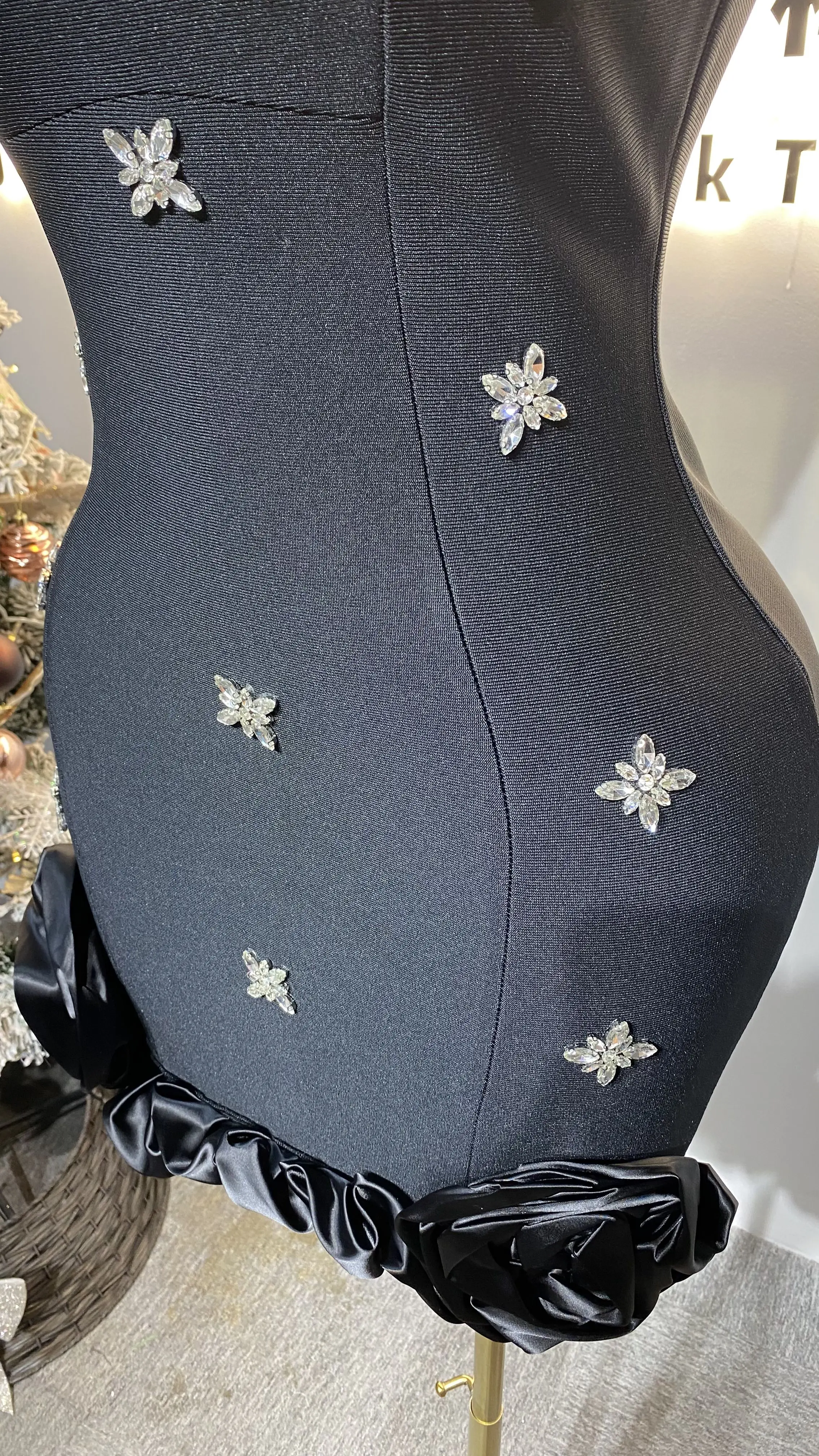 Stylish black fitted one-shoulder long-sleeved appliqué dress, elegant bandage party evening gown.-GZXX257