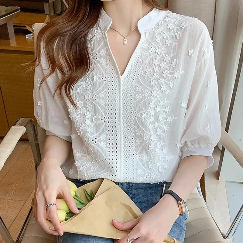 Elegant Short Sleeve Blouse Women Fashion V-neck Women\'s Clothing Summer Tops Casual Embroidery Cotton White Shirts Blusas 14204