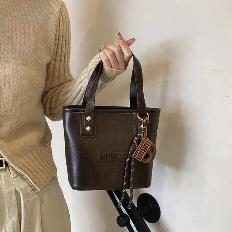 

Modern Messenger Bag For Women A Tech Friendly Design For The Modern Day Professional