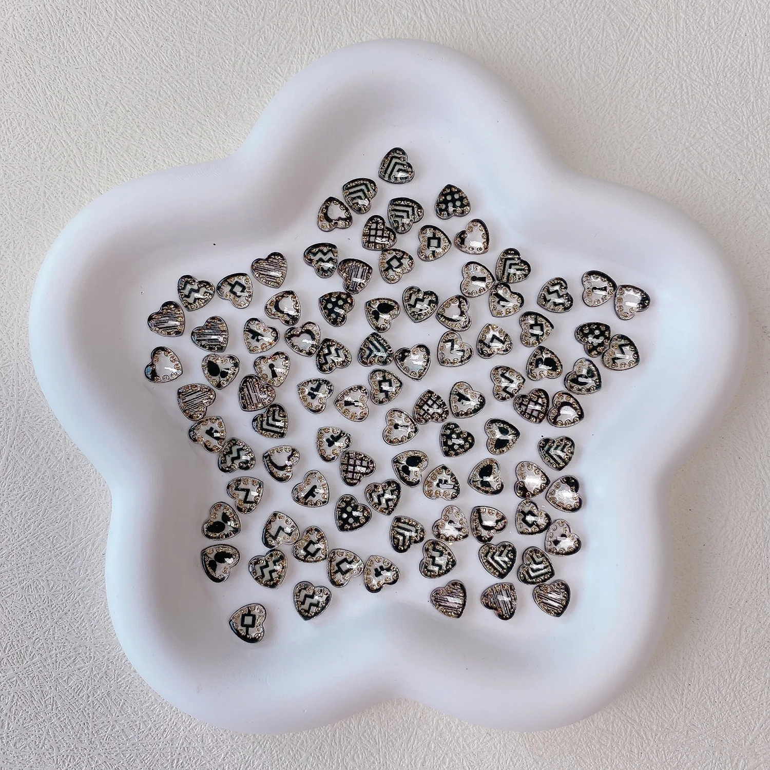 30PCS 8MM 3D Black Patterned Transparent Nail Art Heart Charms Flat Back Rhinestones Accessories For Nails Decoration Supplies 4