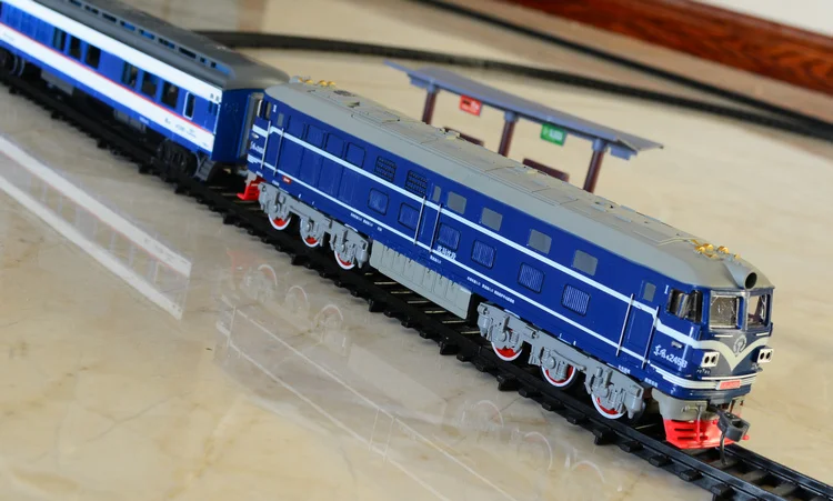 1/87 Dongfeng 4B Dark Blue Blue Cat Internal Combustion Engine Head Train Rack Model Children\'s Toy Scene Display Toy