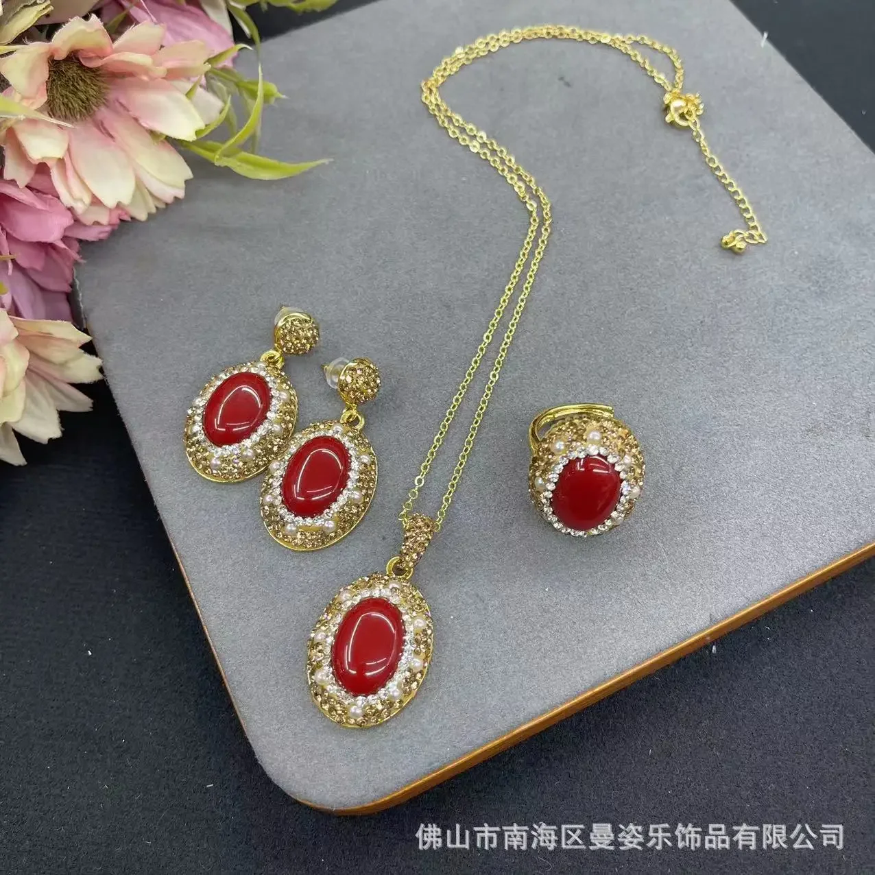 New red and green glazed inlaid small pearls exquisite three-piece jewelry vintage jewelry original design wholesale
