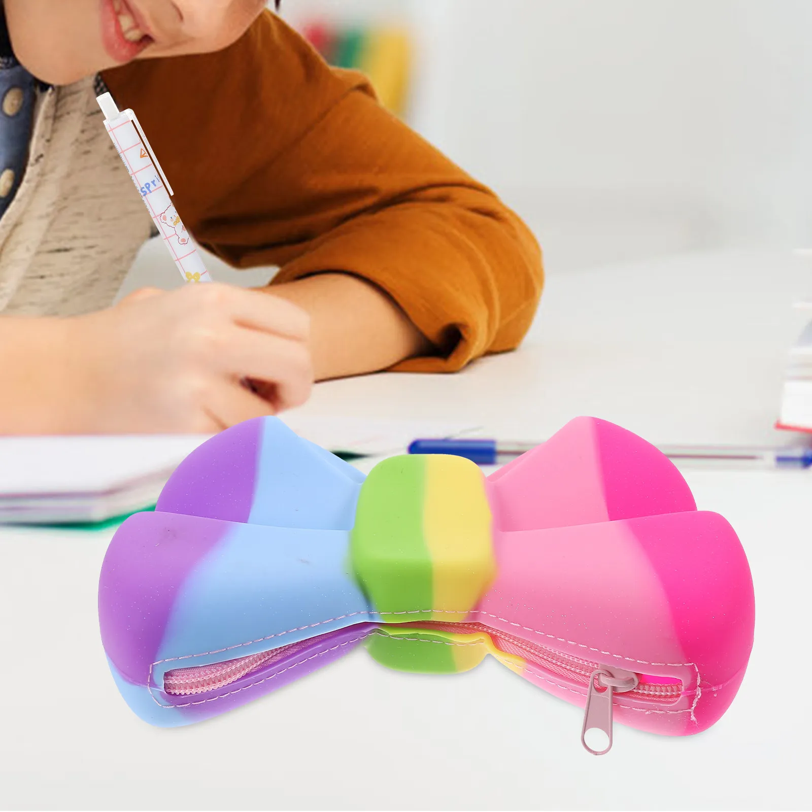 

Красочный силиконовый пенал с бантом, портативный чехол для ручек, вместительный милый пенал для девочек, студентов, офиса