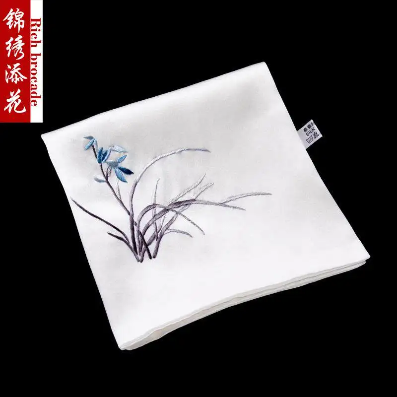 foulard-carre-en-soie-de-murier-brode-a-la-main-pour-femme