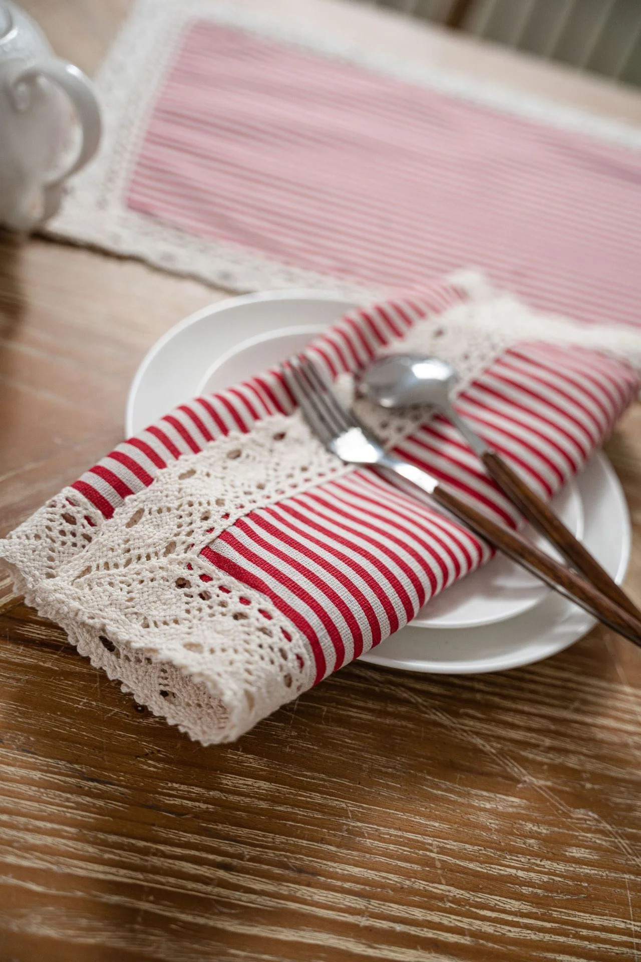 1/2/6 PC Red Striped Table Runner With Crochet Lace Trim, Rustic Farmhouse Dining Table Decor For Kitchen, Party & Holiday Use view 4