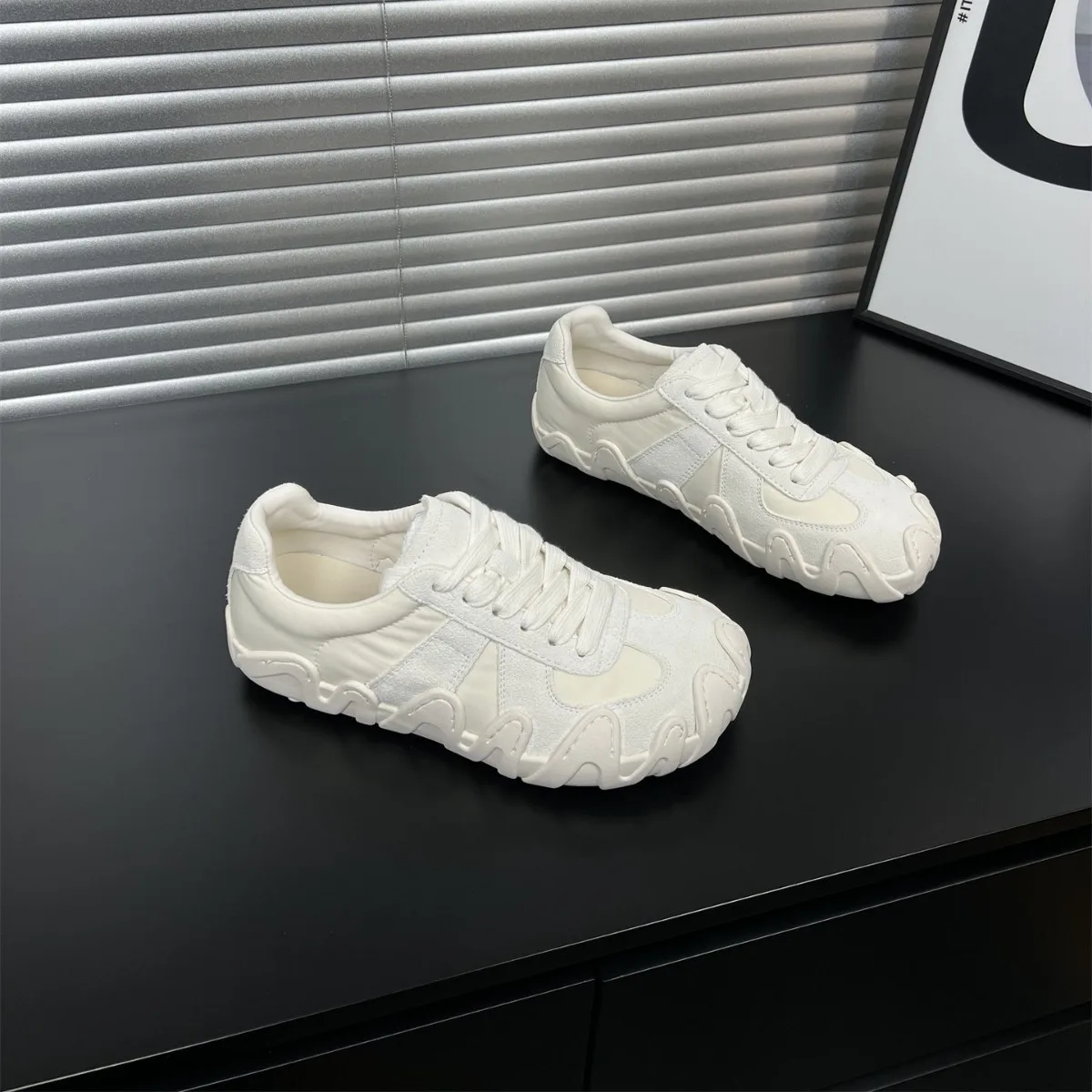2026 New Women's Outdoor Low-top Casual Shoes, High-quality Women's Shoes with Non-slip Soft-soled Casual Sports Shoes