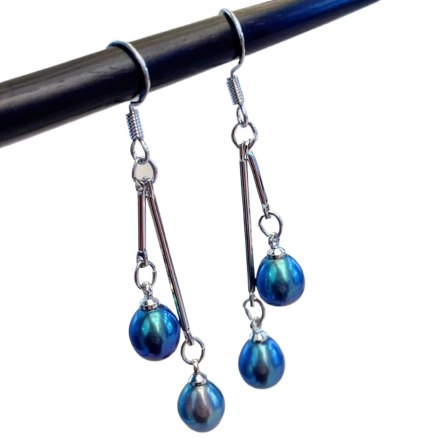 

RARE PAIR OF SOUTH SEA NATURAL WHITE BLACK PEARL EARRING