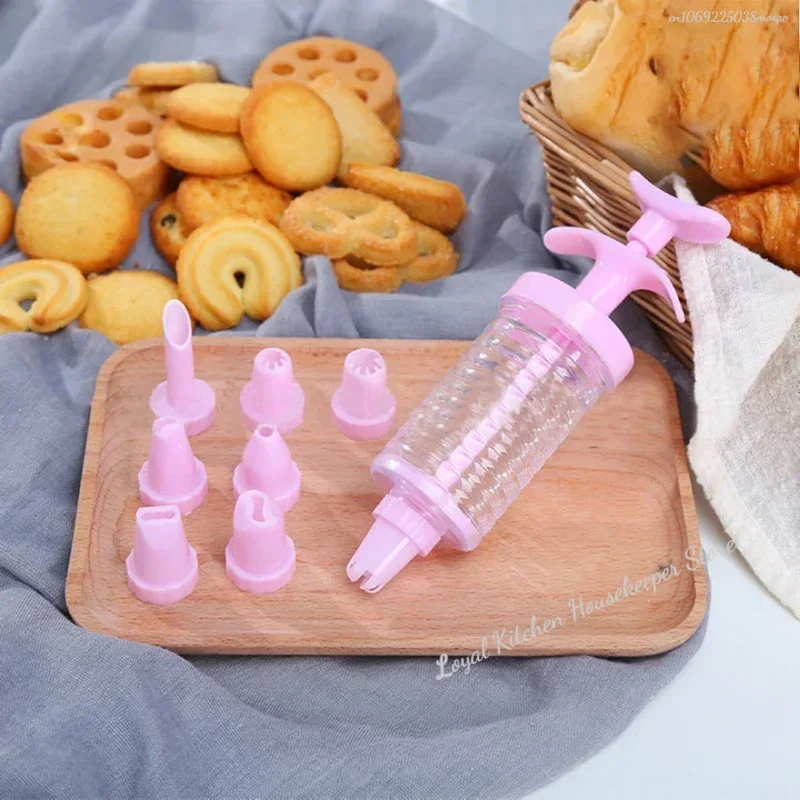 8 Pipe Nozzles with Syringe Plastic Cream Baking Nozzle Dispenser Icing Pastry Cream Tips Pastry Tube Decoration Tool