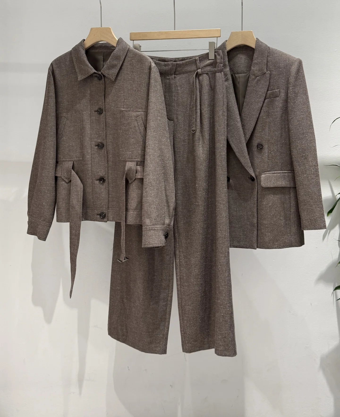 2026 Autumn/WinterWomen's Suit Set : Double-breasted utility-style blazer and wide-leg trousers