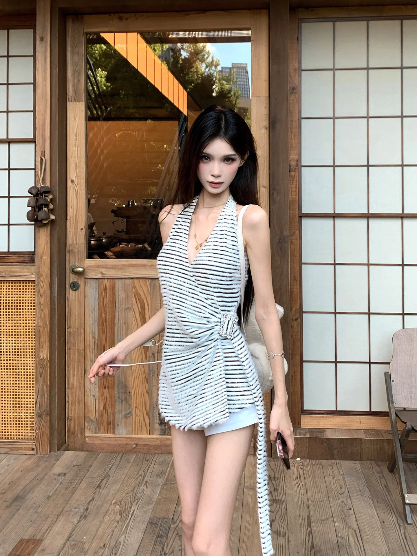 

Женский вязаный топ Sweet Shrimp Pie Black White с V-образным вырезом, без рукавов, в полоску, с завязками на шее, универсальный, свободного кроя