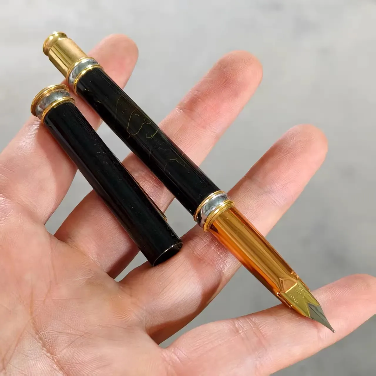 

Rare 1990s Stock YONGFENG 582 Fountain Pens Writing Office Collection Stationery Clearance For Sale. NIB:0.5MM