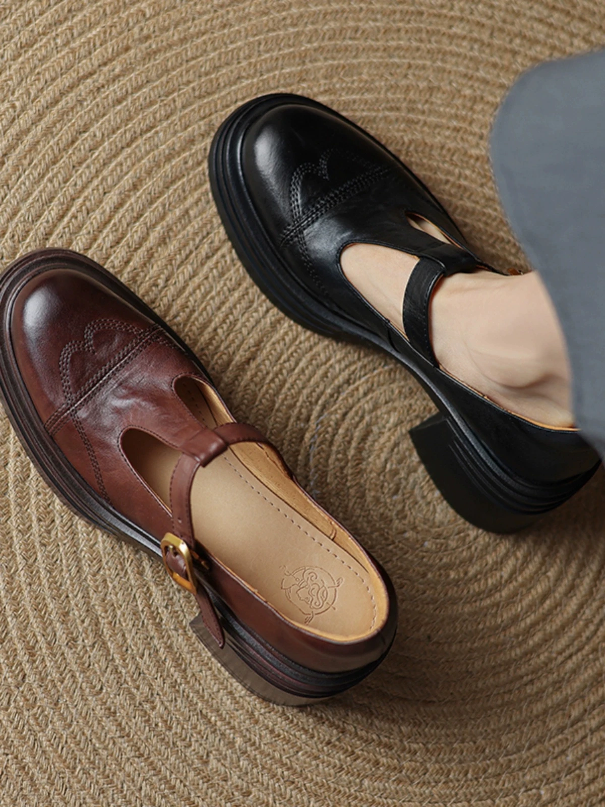 

Мягкие женские туфли Мэри Джейн из коровьей кожи на высоком тонком каблуке, в ретро-стиле, с круглым носком, на нескользящей резиновой подошве, модные, на одной подошве