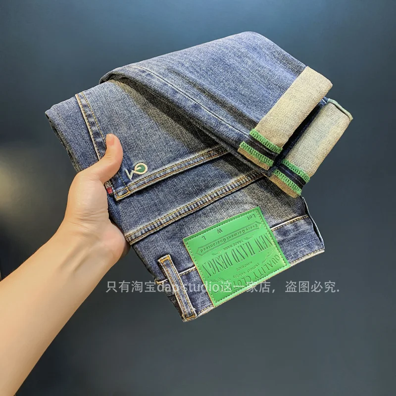 Jeans bercetak lurus pria, celana kasual kaki lurus ringan bordir mode sederhana slim fit musim gugur 2024