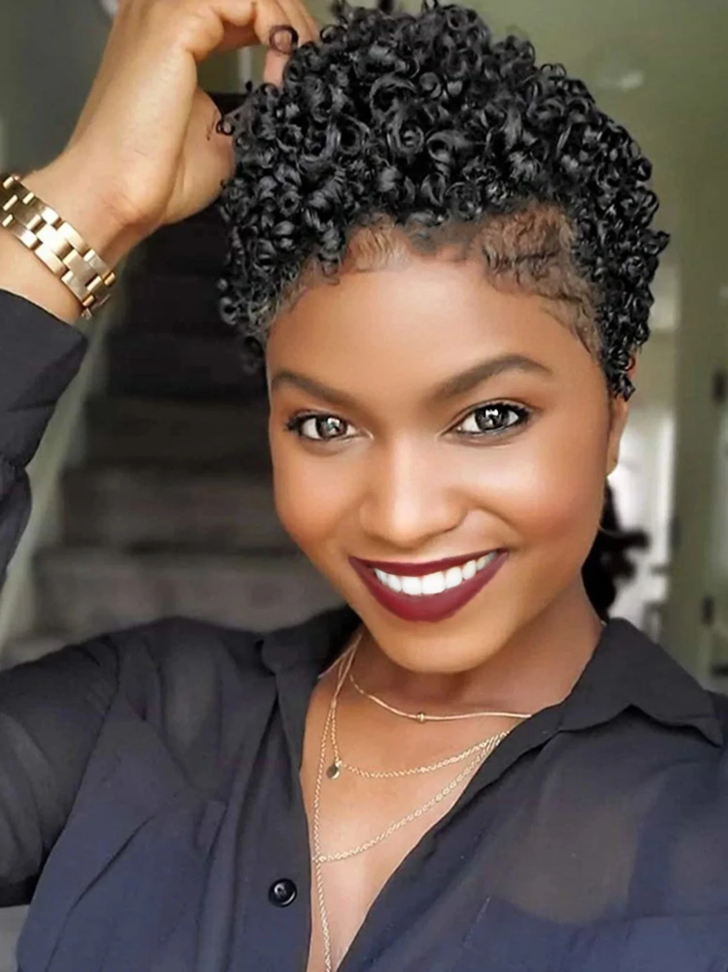 ショートカーリー人毛ウィッグ ブラジル産縮れ毛フルマシンメイドウィッグ 前髪付き 女性用