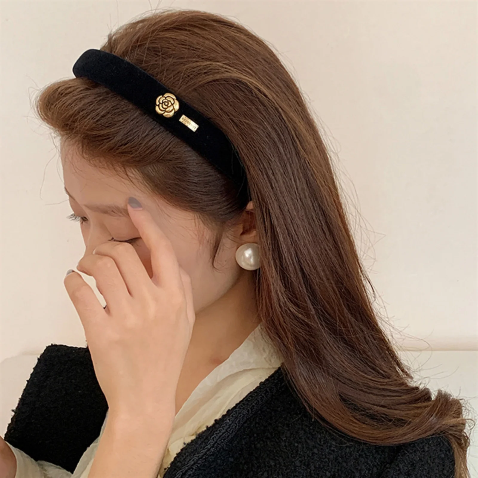 

1 шт. Элегантная черная бархатная повязка на голову с золотой розой, модный аксессуар для волос для женщин, идеально подходит для любого случая