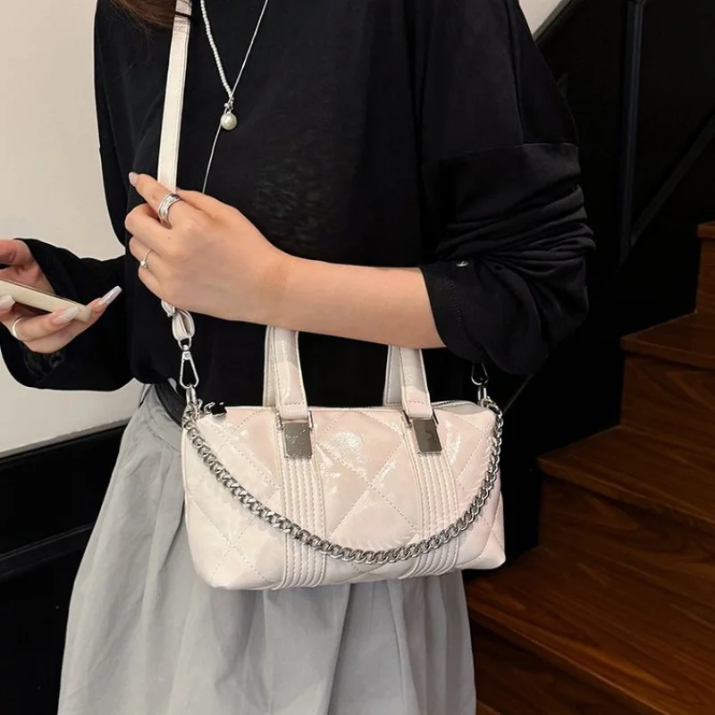 

Elegant Women Messenger Bag Crafted From Fine Leather Boasting Popular Elegant Style And Smooth Zipper​