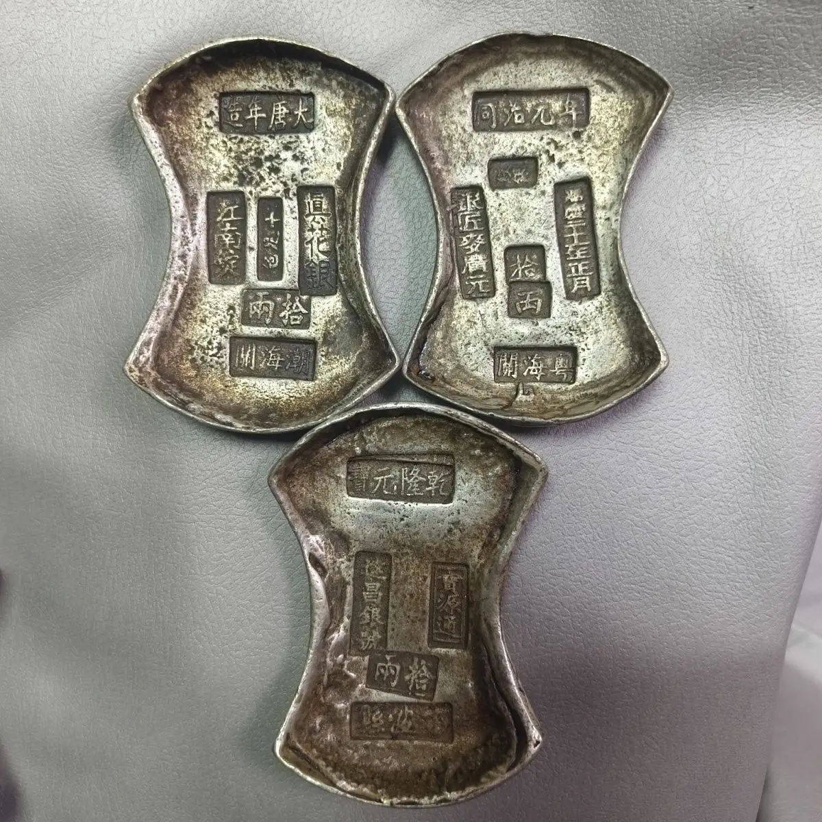 Twelve nests of ingot waist are randomly shipped.