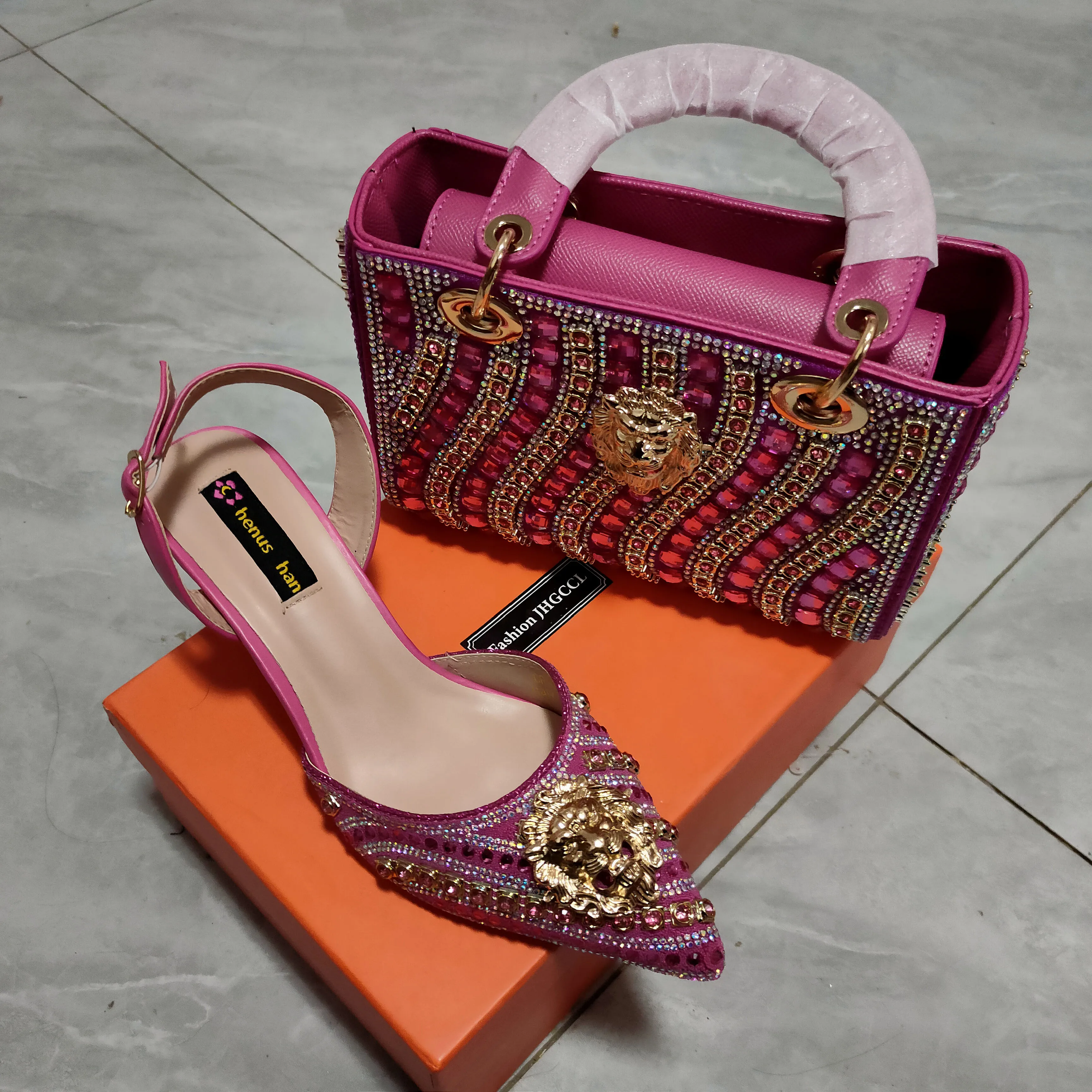 

Shoe and bag set combination - pointed-toe women's shoes, matching shape handbag, high-end full-diamond cosmetic bag