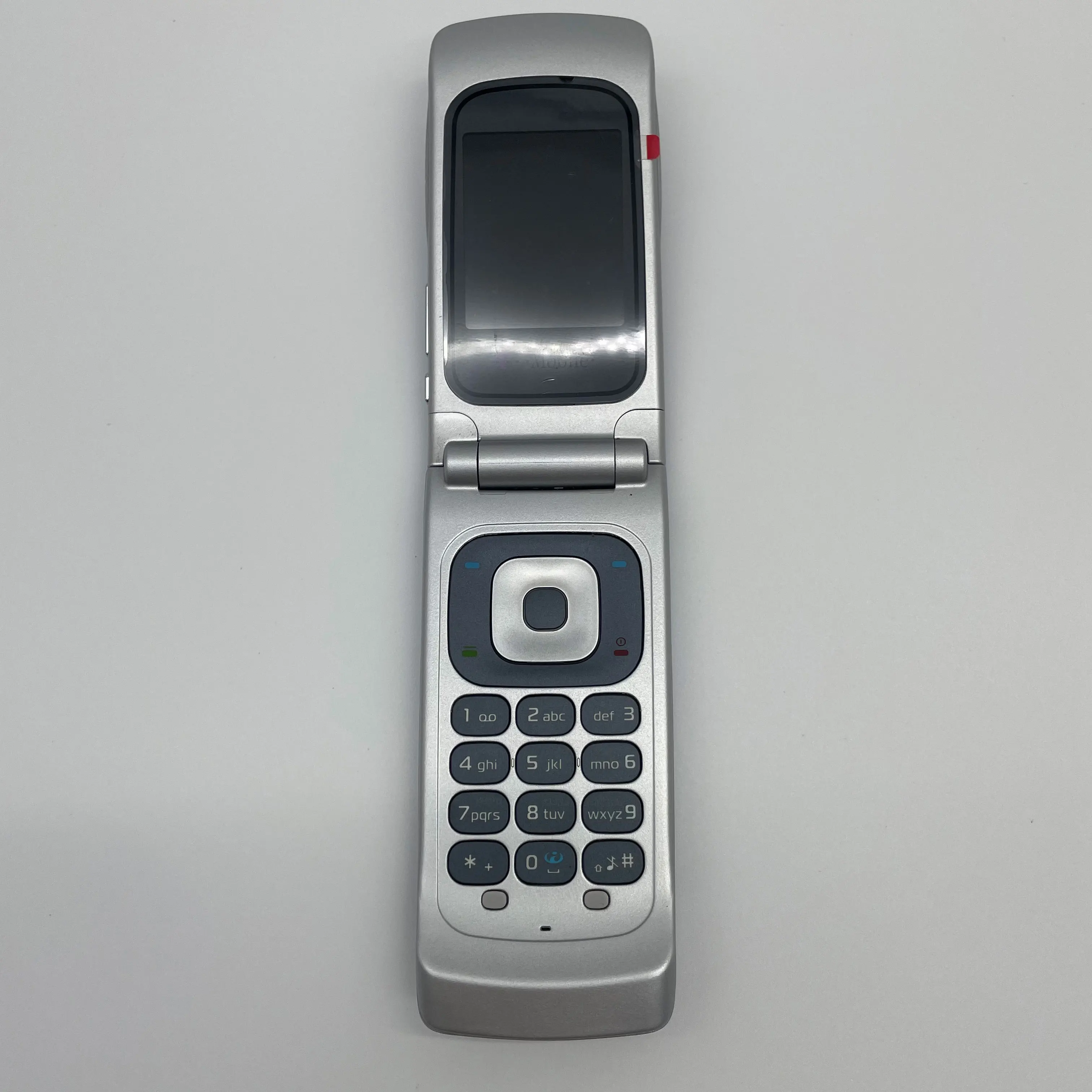 هاتف محمول أصلي غير مقفول 3555 بشريحة واحدة GSM 900/1800 مزود بتقنية البلوتوث ولوحة مفاتيح عربية روسية مصنوعة في فنلندا