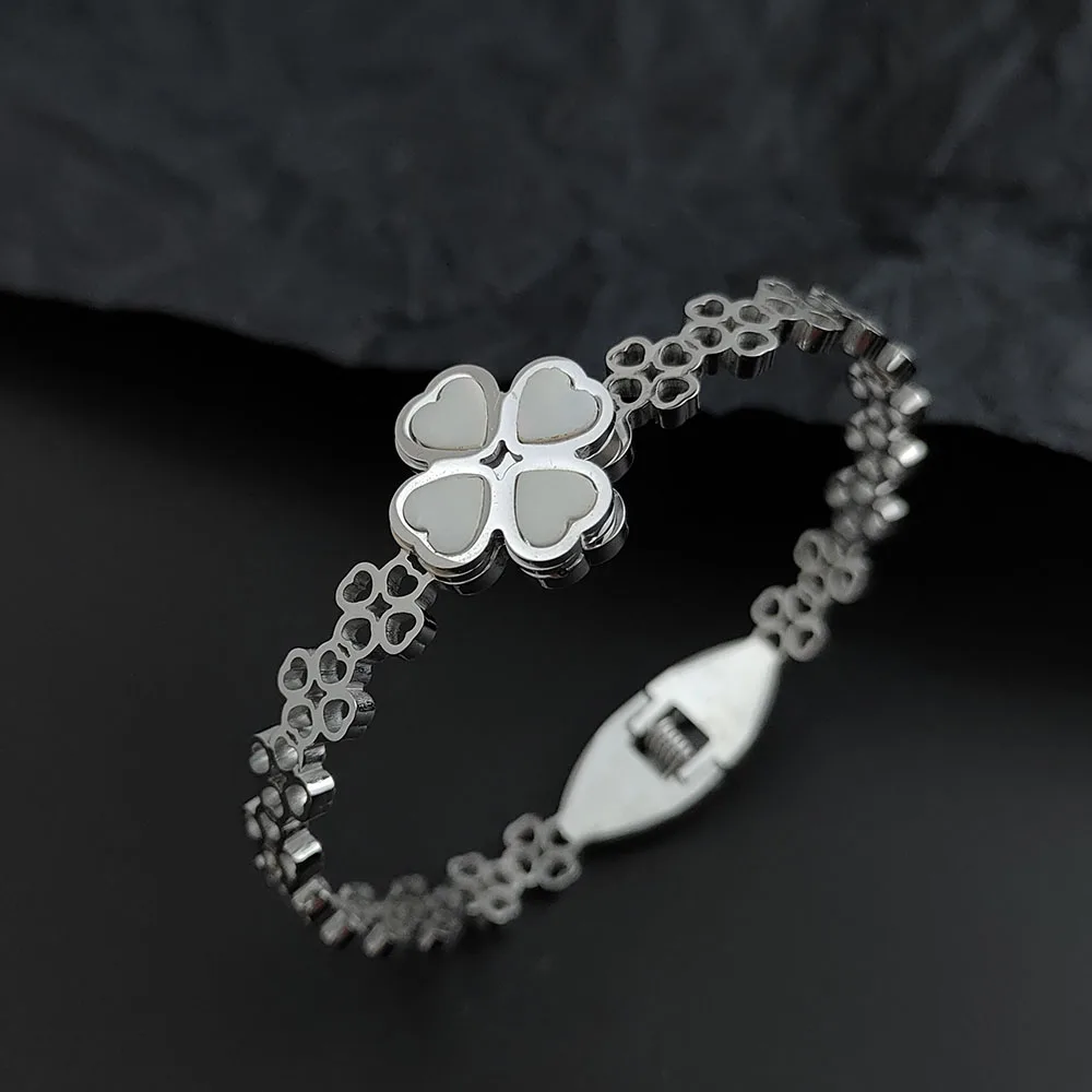 New four-leaf clover white shell hollow stainless steel gold-plated bracelet, high-quality waterproof silver bracelet for girls