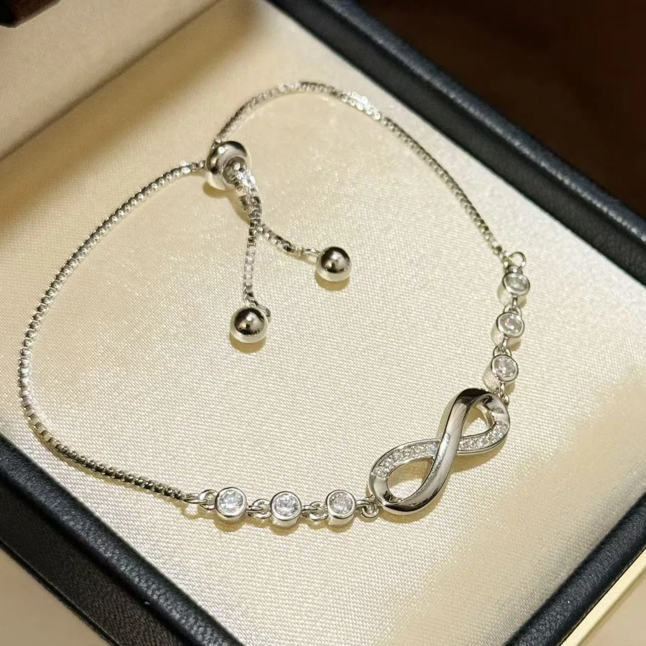

2025 fashion brand classic jewelry S925 bracelet with 8-shaped polka dot high-end luxury exquisite chain design party gift
