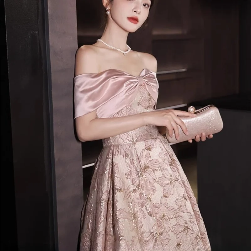 

Pink one-shoulder new light luxury small school Day Coming-of-age dress