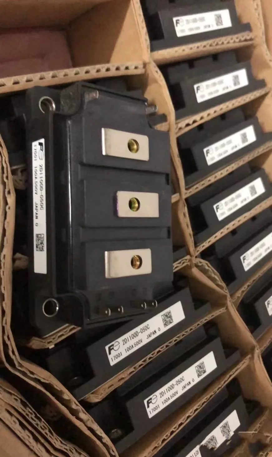 2DI50D-050A 2DI75D-050A 2DI100M-120 2DI150Z-120-E 2DI100D-050 2DI150D-050C 2DI240A-055 2DI200A-050D 2DI300A-050D โมดูล IGBT ใหม่