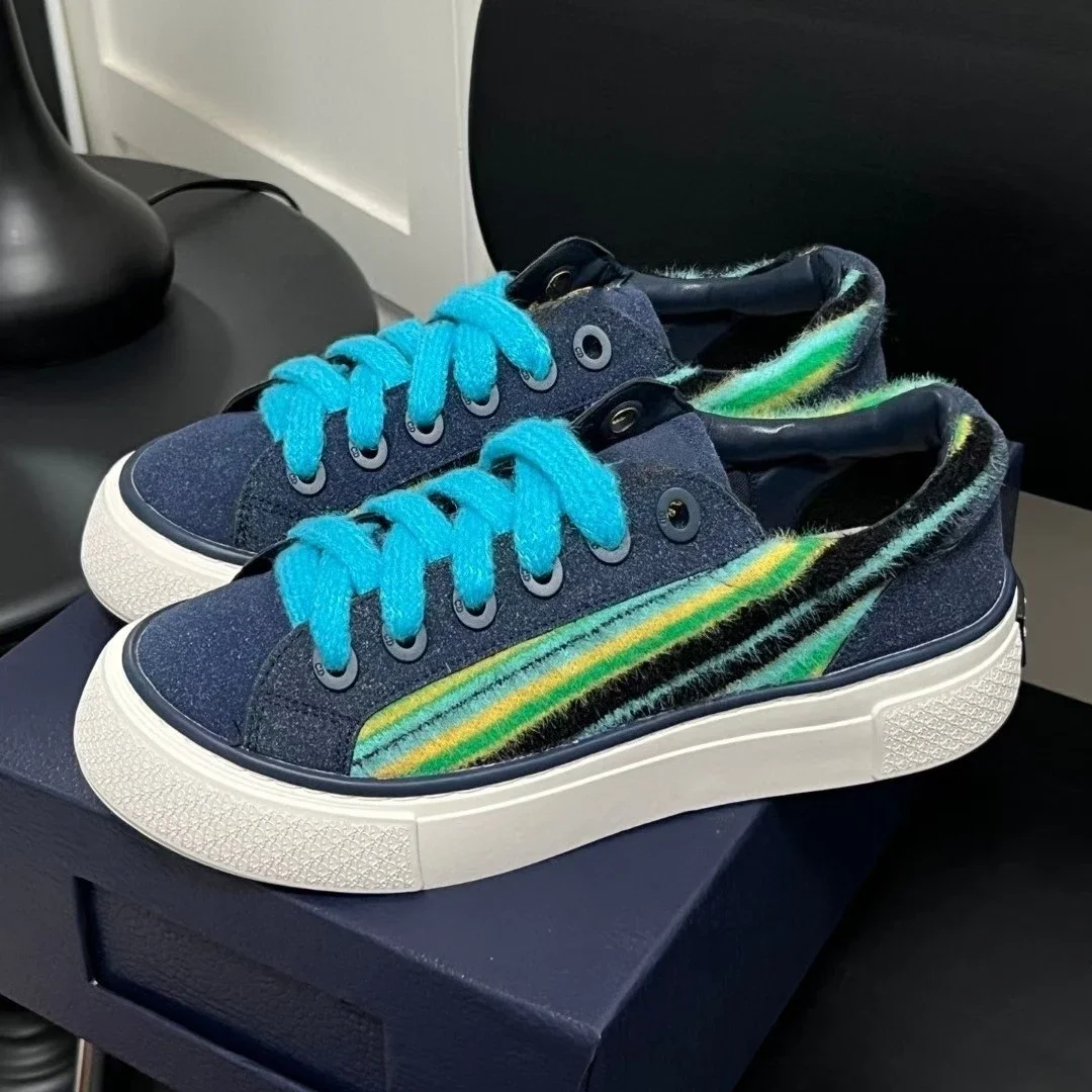 

Brand Letter D New Sports Shoes Fashionable Low-top Splicing Couple Board Shoes Women's Style