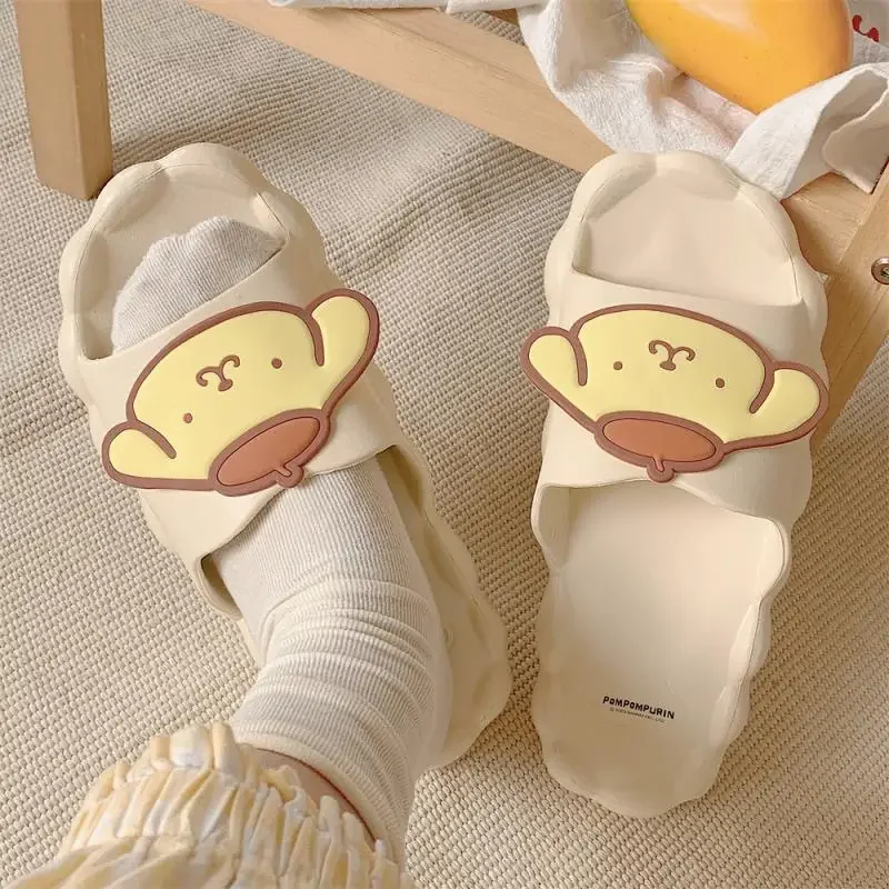 Novo sanrio kawali pompompurin chinelos casa sapatos sola macia banhar sandbeach originalidade ins dos desenhos animados bonito presente de aniversário para meninas