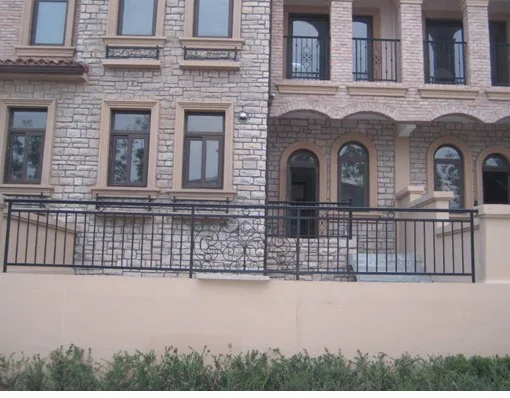 China Iron Fence Decoration Main Gate Design Outdoor Aluminum Fencing Safety-Fence Wrought Iron Fence Slat Fence China Factory