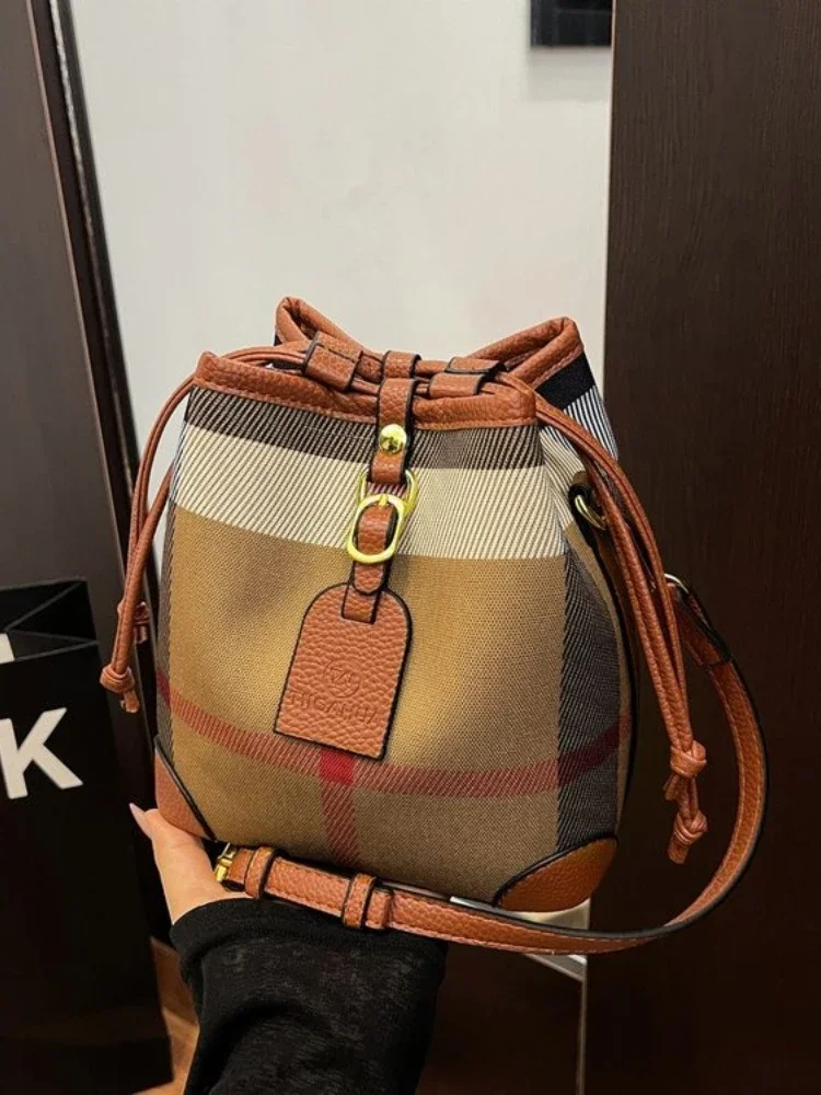 

Нишевая роскошная квадратная сумка через плечо, женская модная сумка через плечо, сумка Day to Night, повседневная сумка на ремне, минималистичная сумка с верхней ручкой