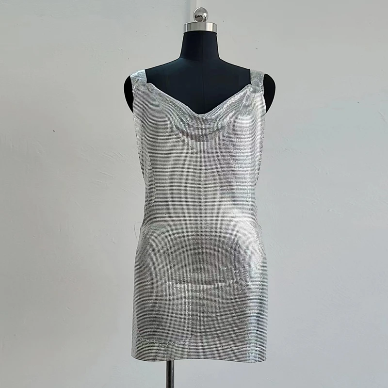 Silbernes Pailletten-Minikleid für Damen, glitzerndes, figurbetontes Partykleid mit Wasserfallausschnitt, sexy, ärmellos, rückenfrei, für Nachtclub und Abendveranstaltungen. – Detail 1