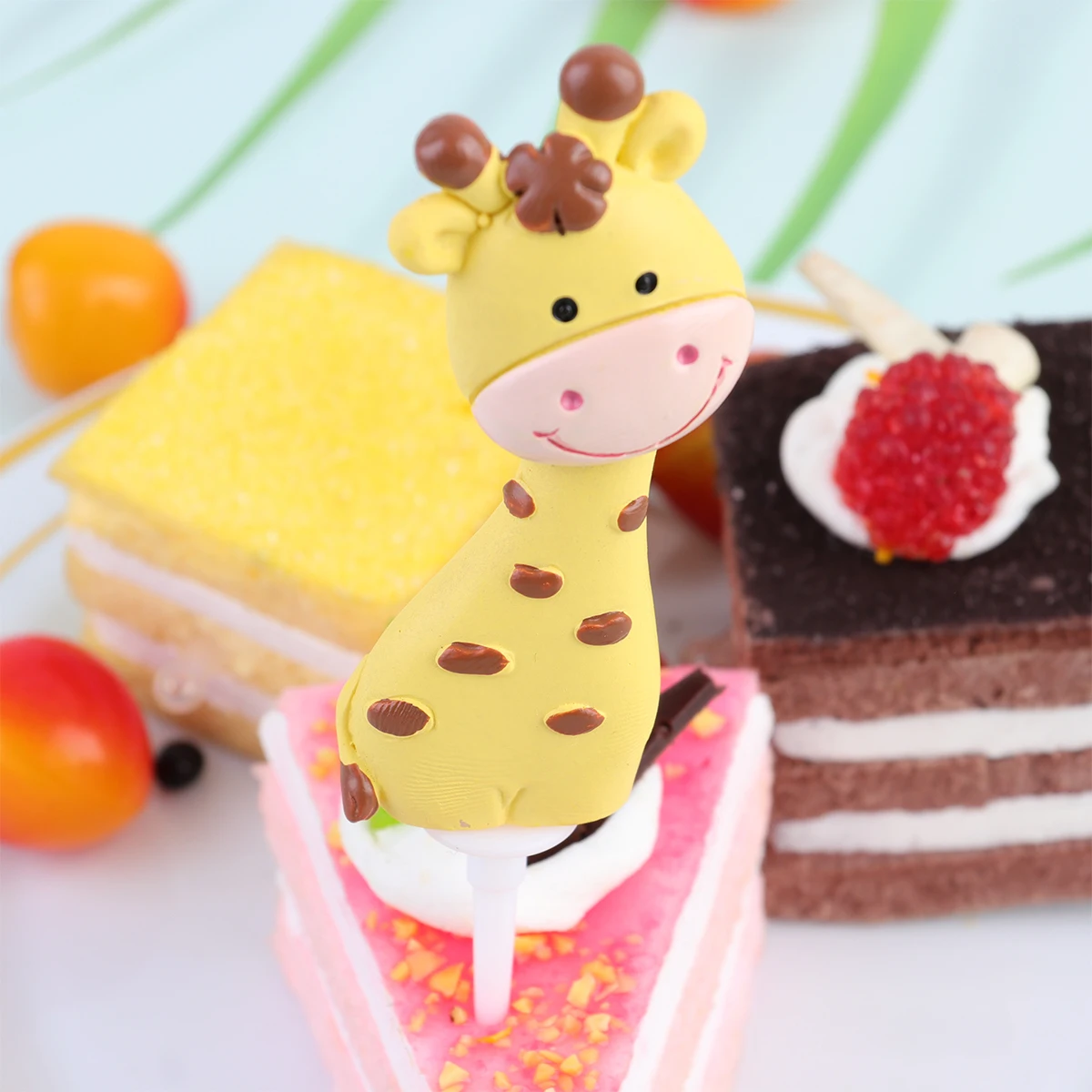 

2Pcs Cute Giraffe Cake Topper Resin Animal Adornment Personalized Cake Decoration For Special Occasions
