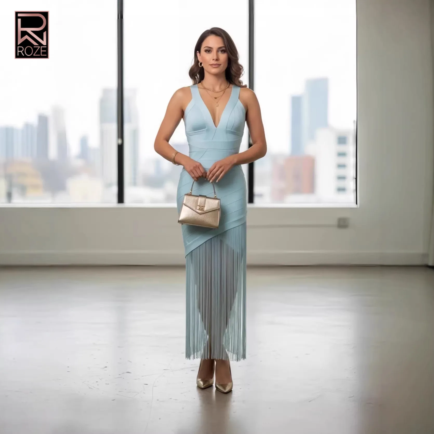 Sukienka wieczorowa damska ROZE, jasnoniebieska, satynowa, dopasowana, na studniówkę - dekolt w serek, ramiączka spaghetti, asymetryczne frędzle, na imprezę, typu bodycon