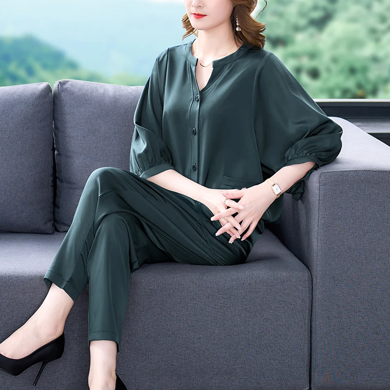 2023 Summer New Fashion Western-style Solid Color Loose Two-piece Women\'s Silk Silk Short Sleeve V-Neck Cardigan Set