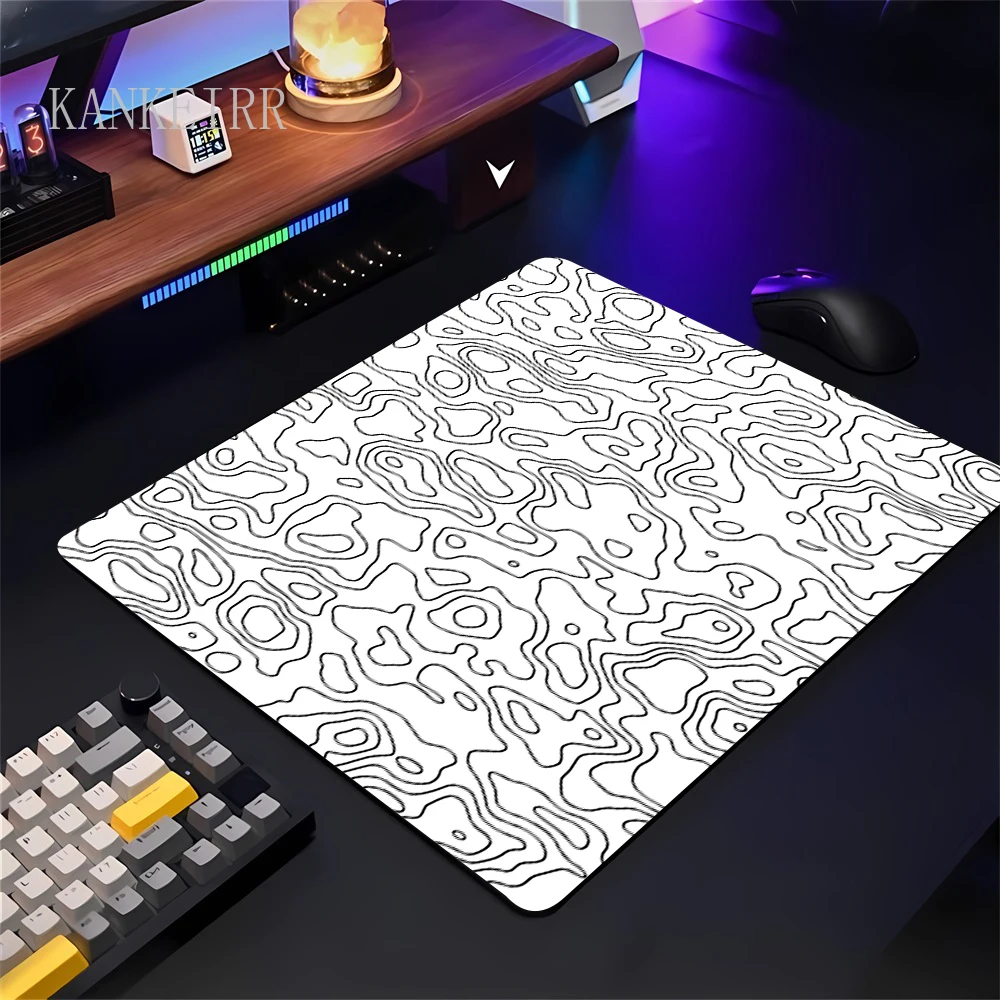 Square Mouse Mat Black and White Gaming Accessories Mouse Pad Computer Deskpad Gamer MousePad Locking Edge Keyboard Mats 20x25CM