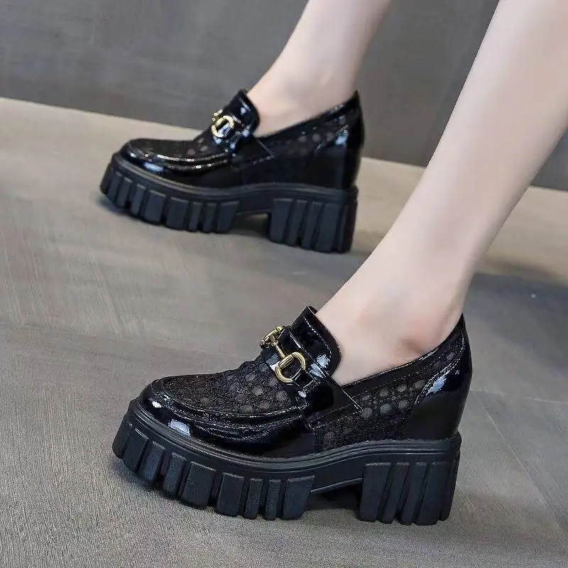 

Women's Fashion Mesh Hollow Breathable Lok Fu Shoes in Spring and Summer Leisure Non-slip Outdoor Wear A Pedal Low-cut Shoes.