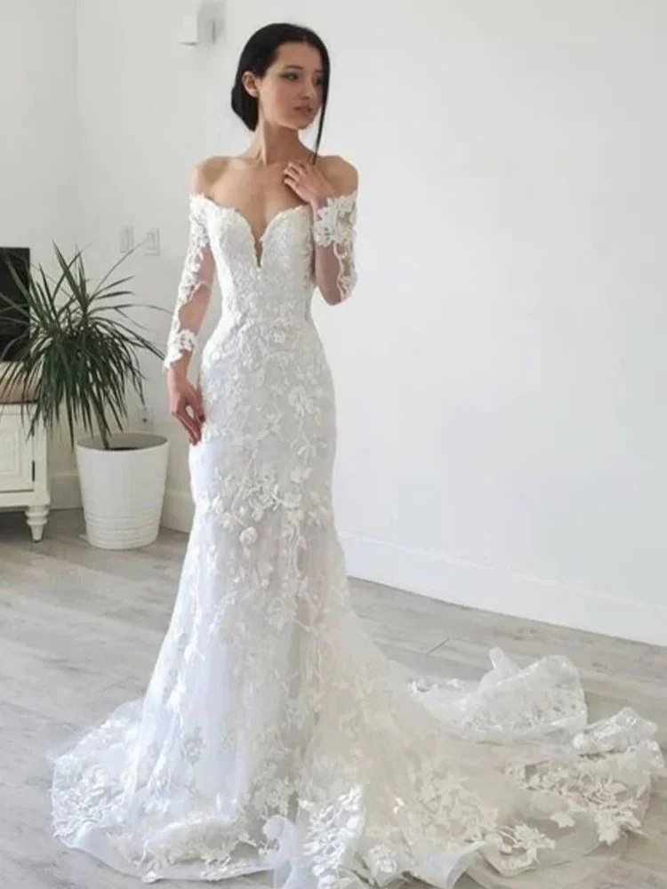 

Customized Princess Style Lace Wedding Dress V-Neck Backless Design Mermaid Skirt Pleated Detail Lace Embellishments