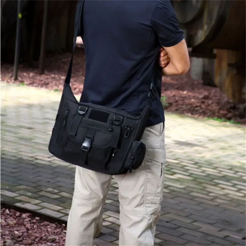 Imagem -06 - Bolsa Mensageiro Impermeável para Homens Bolsa de Ombro Tática Sling Grande Capacidade Travel Bolsa Preto e Marrom